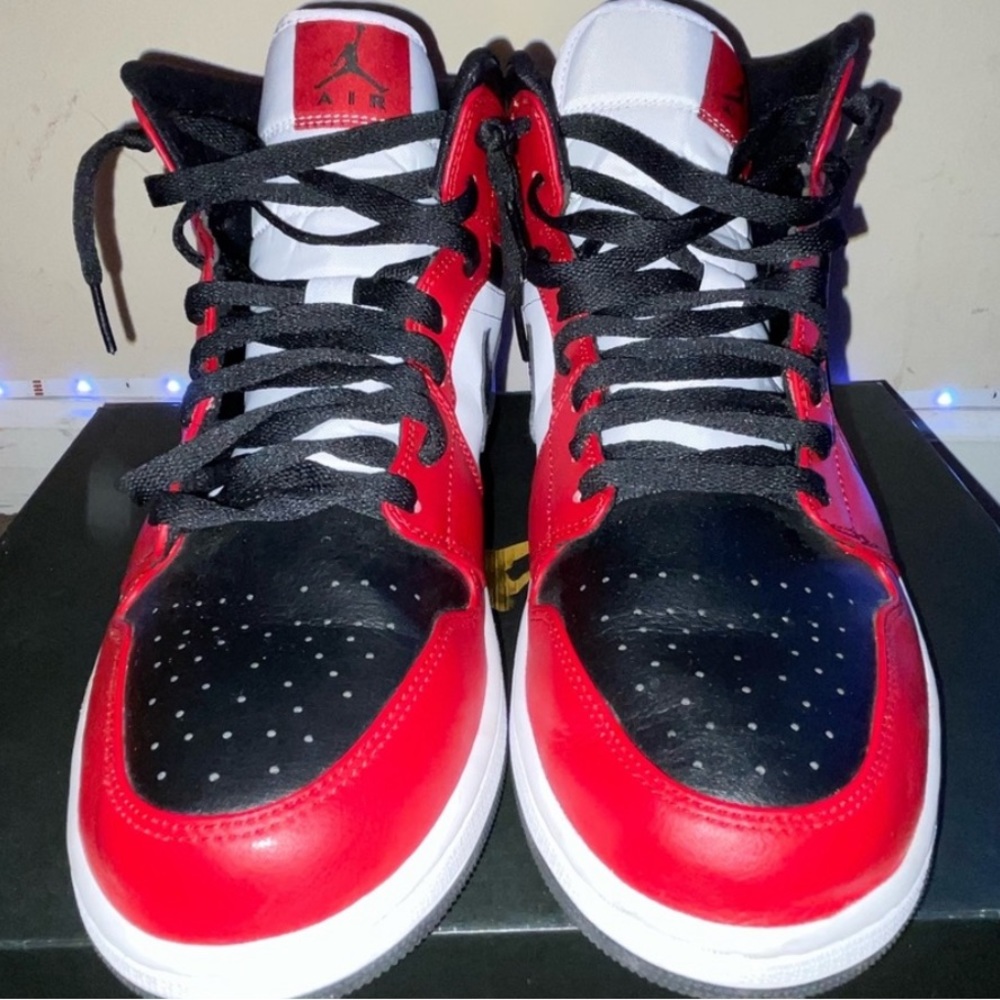 Air Jordan 1 Mid Men’s sneaker 👟